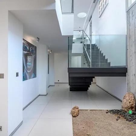 Campestra Street Villa! Villa *